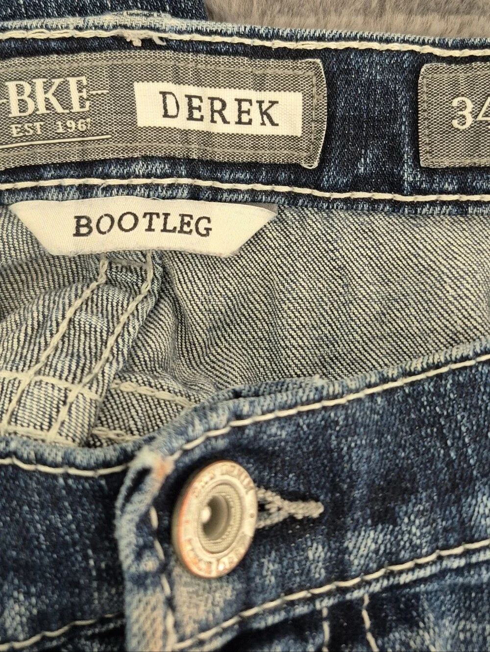 Buckle BKE Derek 34R Bootcut Jeans in Dark Blue Denim